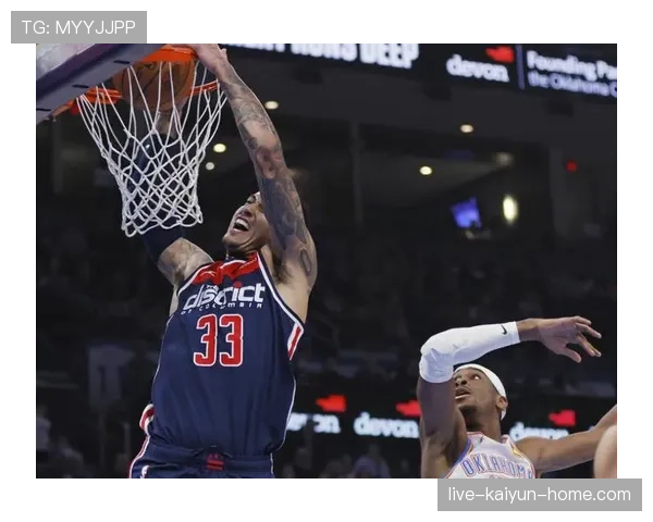 NBA普尔无球跑动撕裂换防后卫，三分威胁上升